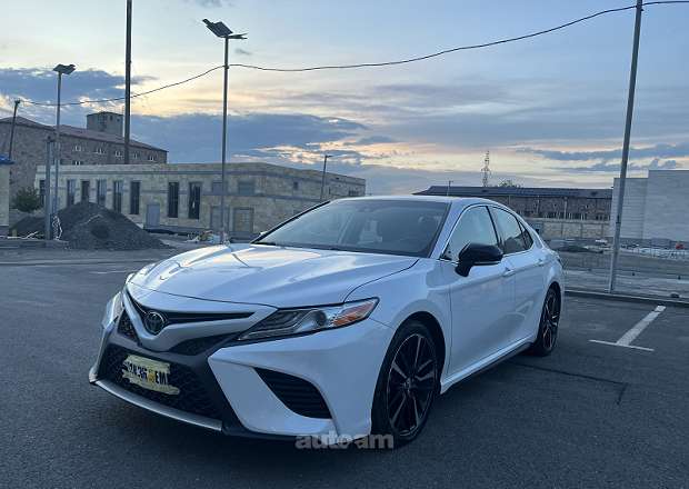 Toyota Camry 2019 — լուսանկար 1