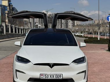 Tesla Model X  2024 