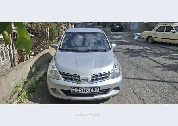 Nissan Tiida