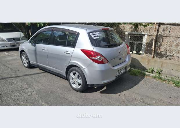 Nissan Tiida