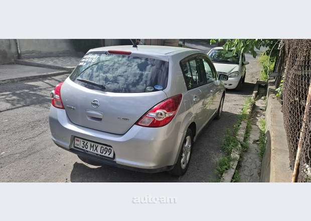 Nissan Tiida