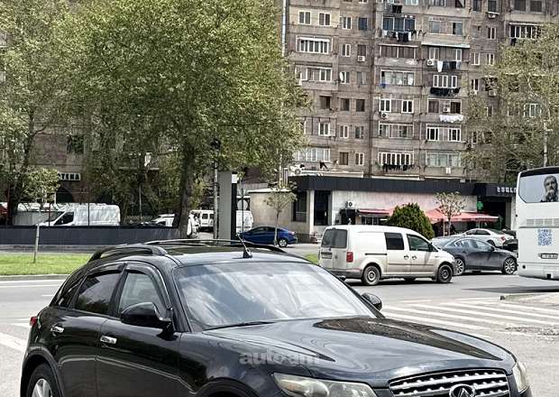 Infiniti FX35