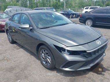 Hyundai Elantra  2024 