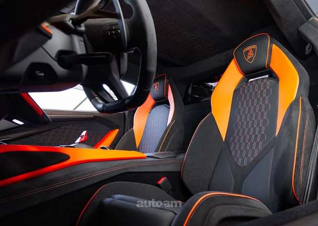 Lamborghini Revuelto