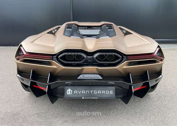 Lamborghini Revuelto