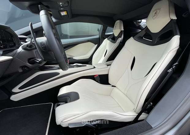 Lamborghini Revuelto