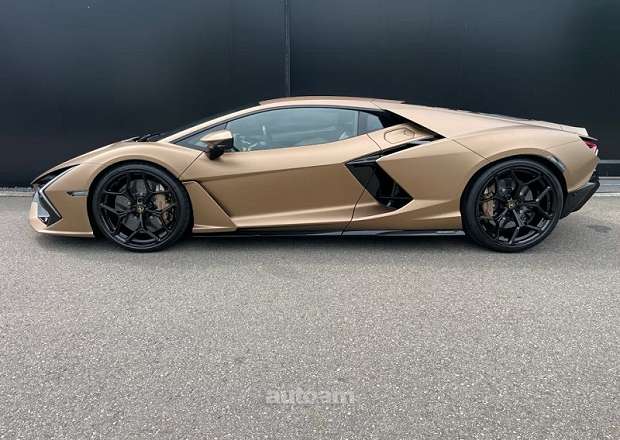 Lamborghini Revuelto