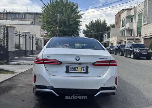 BMW i5