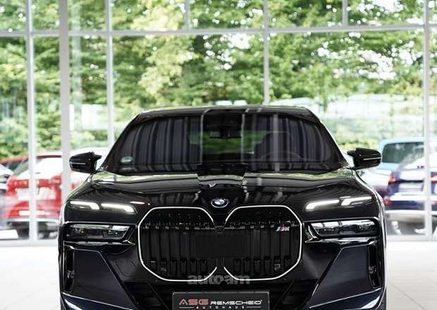 BMW i7