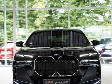 BMW i7  2025 