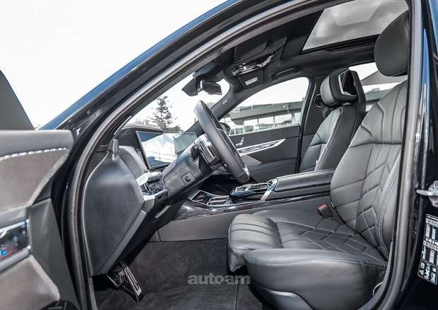 BMW 740