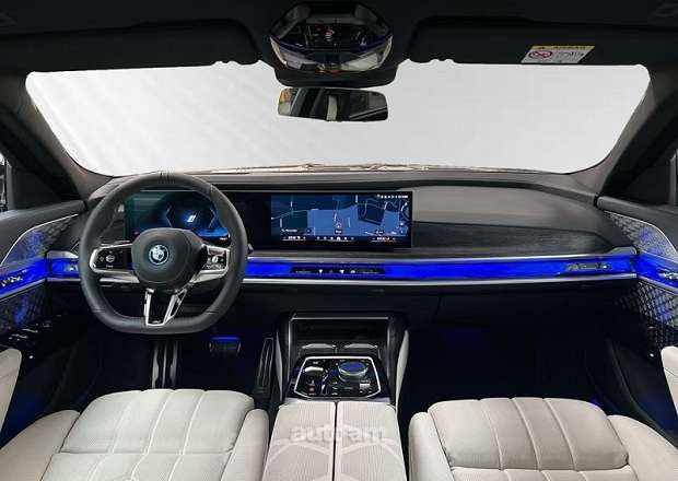 BMW i7