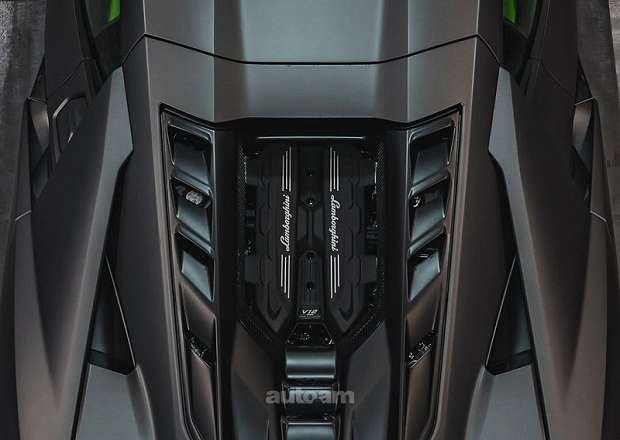 Lamborghini Revuelto