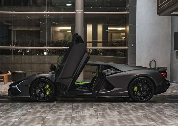 Lamborghini Revuelto