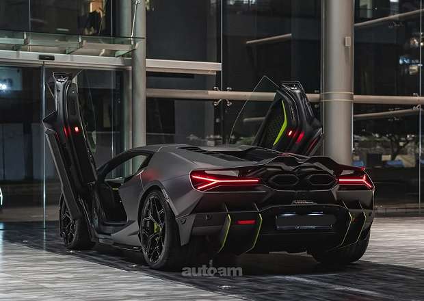 Lamborghini Revuelto