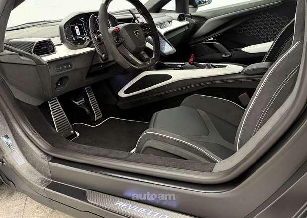 Lamborghini Revuelto