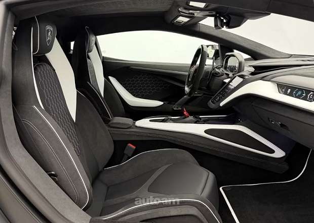 Lamborghini Revuelto