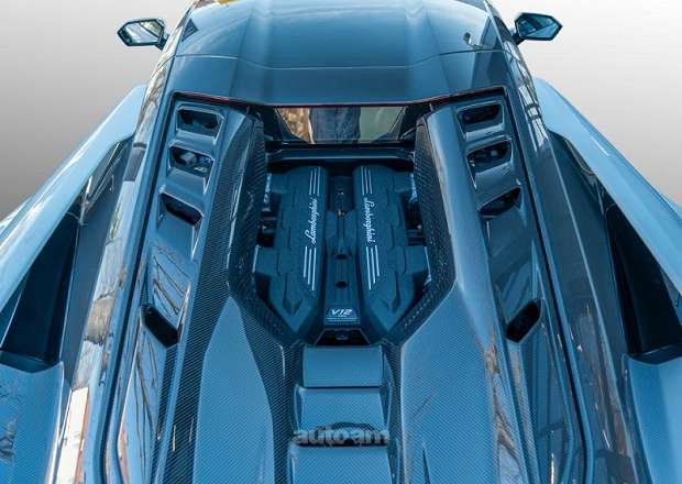 Lamborghini Revuelto
