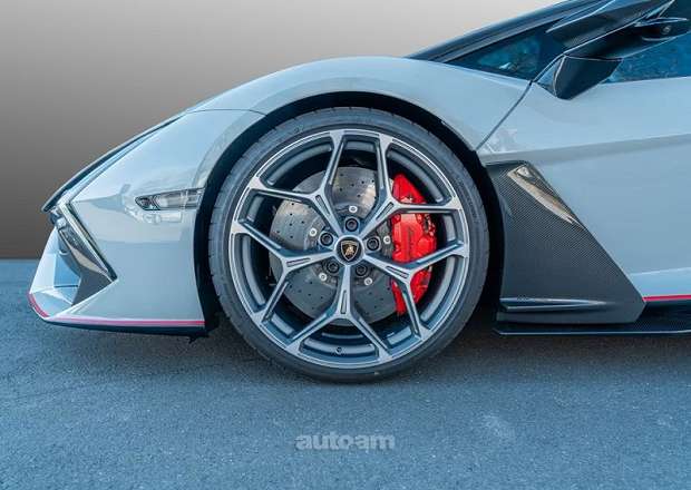 Lamborghini Revuelto