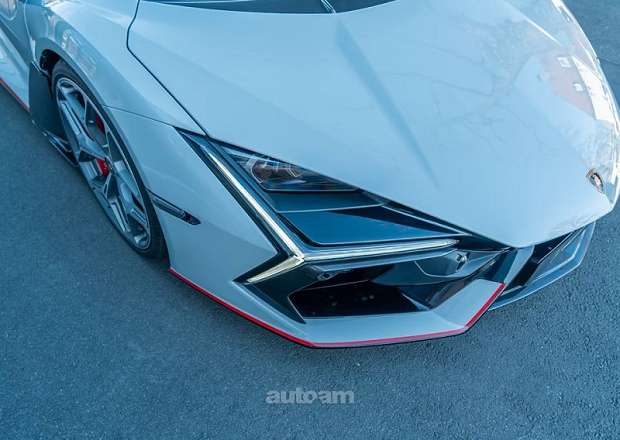 Lamborghini Revuelto