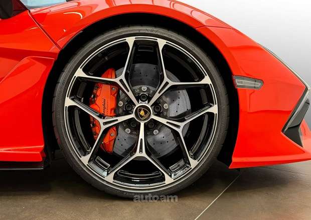 Lamborghini Revuelto
