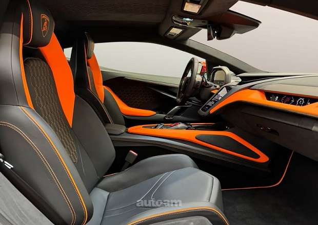 Lamborghini Revuelto