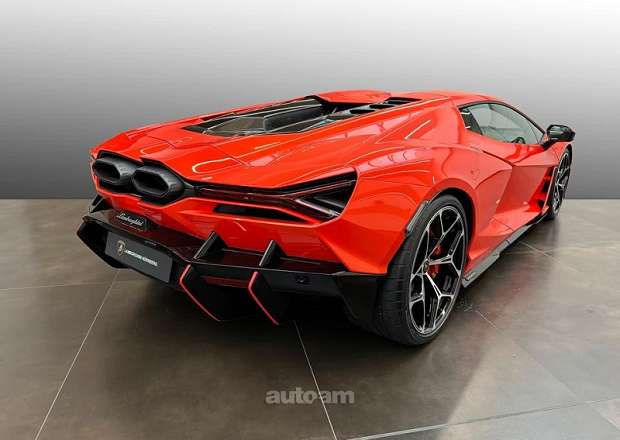 Lamborghini Revuelto