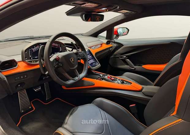 Lamborghini Revuelto