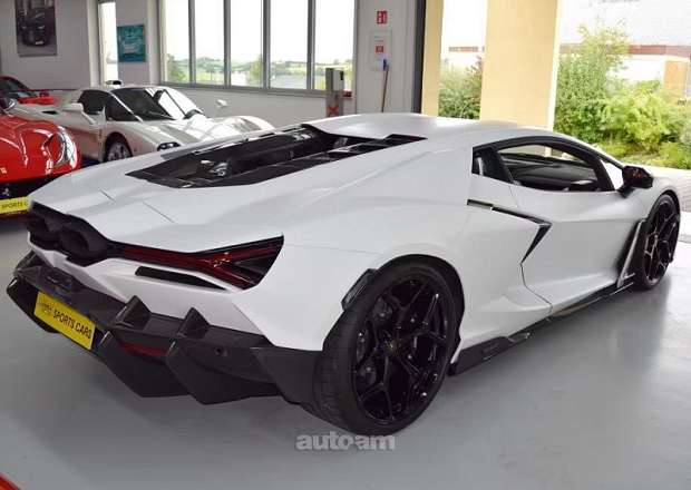 Lamborghini Revuelto