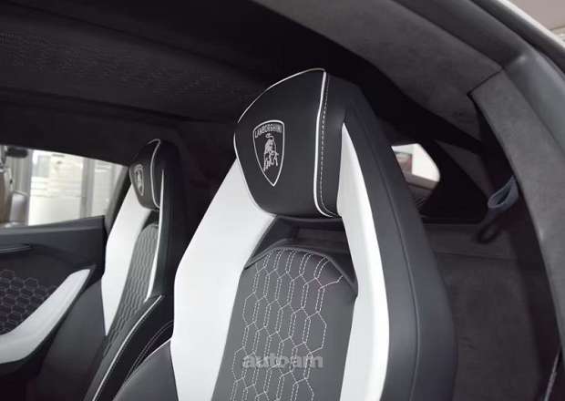 Lamborghini Revuelto