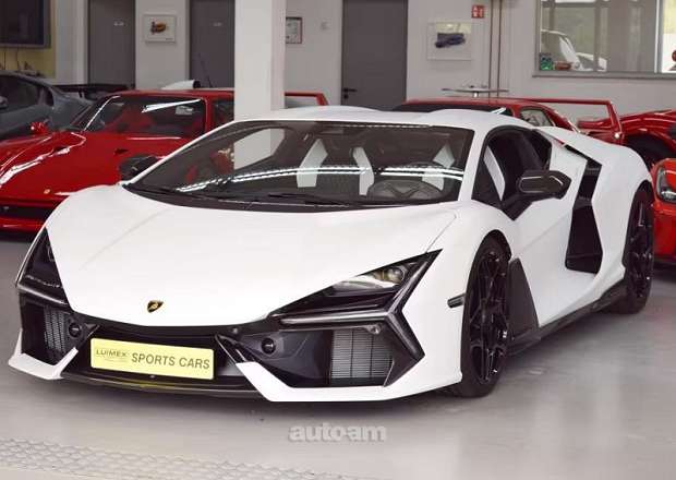 Lamborghini Revuelto