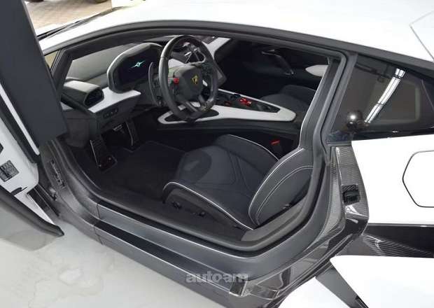 Lamborghini Revuelto