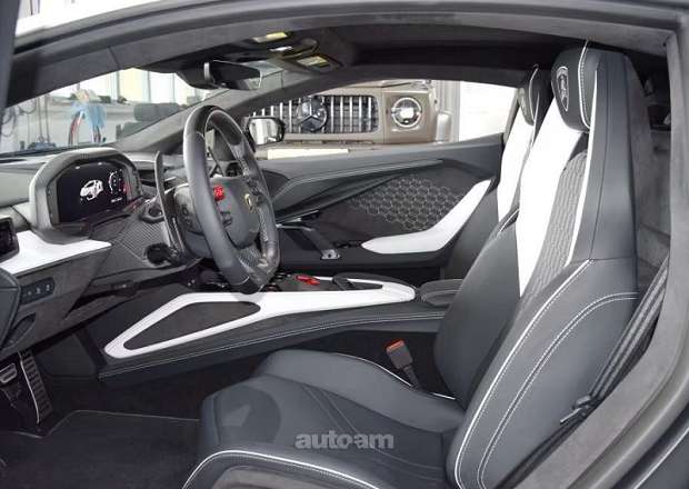 Lamborghini Revuelto