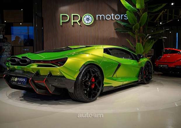 Lamborghini Revuelto