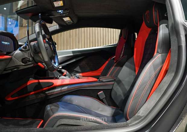 Lamborghini Revuelto