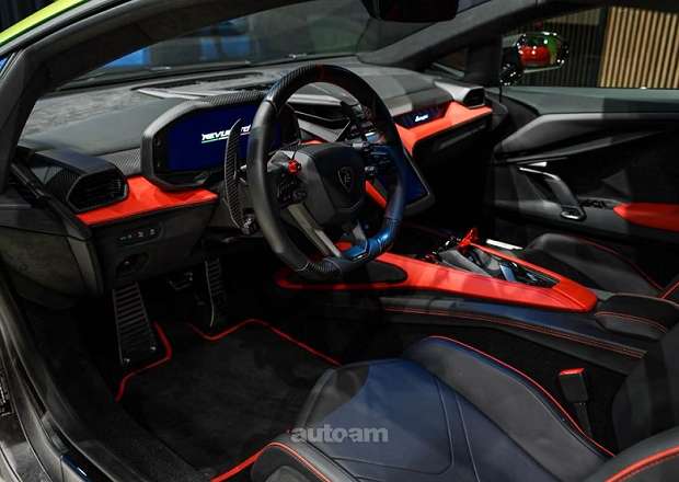 Lamborghini Revuelto