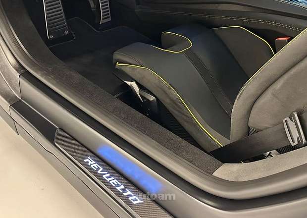 Lamborghini Revuelto
