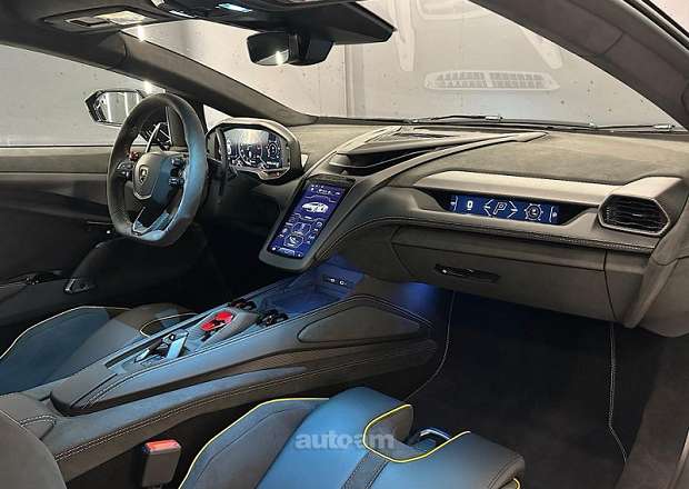 Lamborghini Revuelto