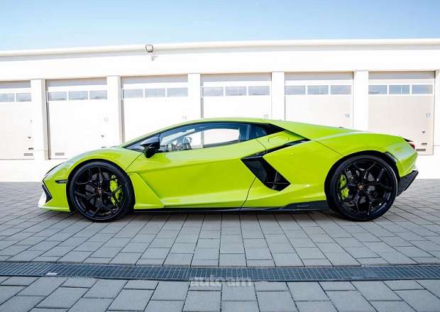 Lamborghini Revuelto