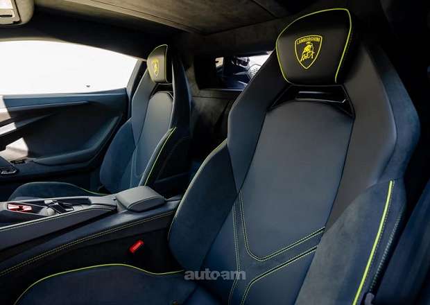 Lamborghini Revuelto