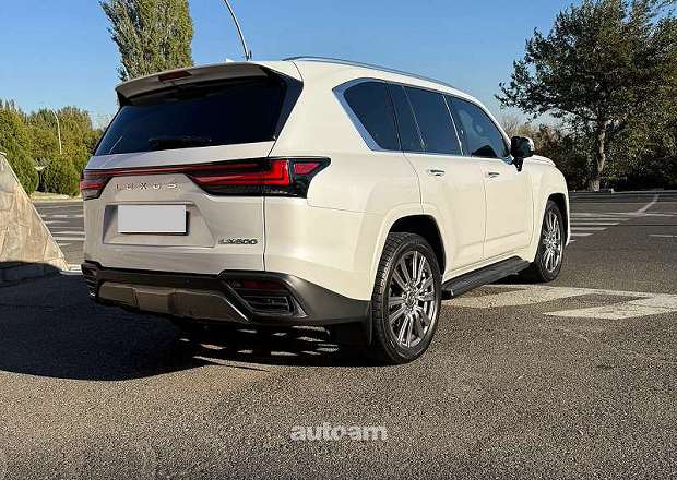 Lexus LX 600