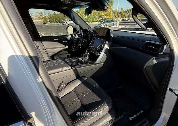Lexus LX 600