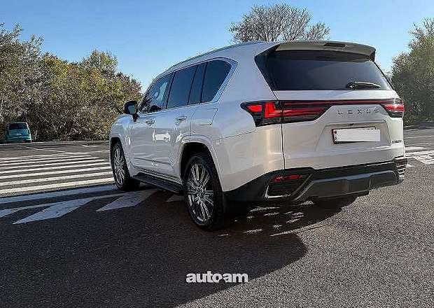 Lexus LX 600