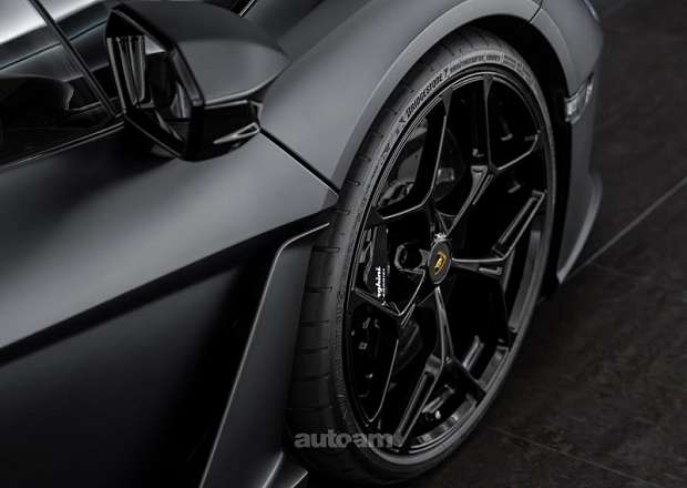 Lamborghini Revuelto
