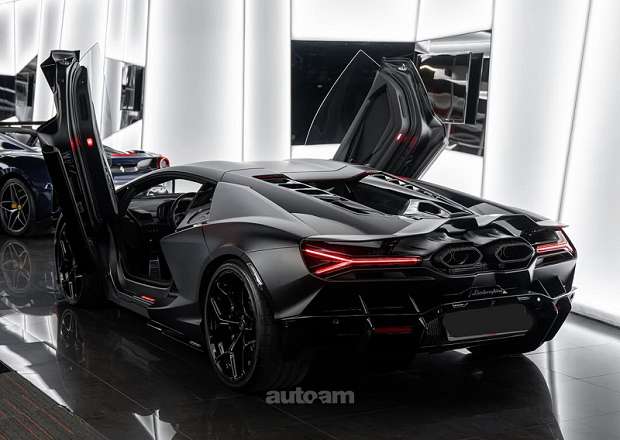 Lamborghini Revuelto