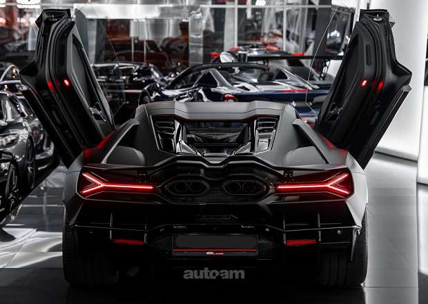 Lamborghini Revuelto