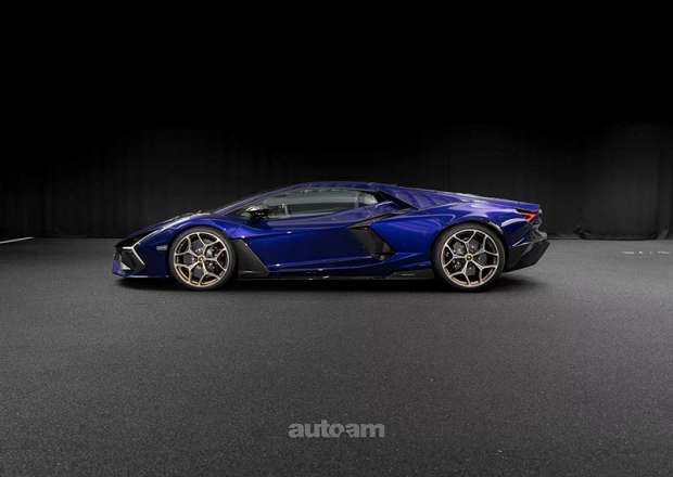Lamborghini Revuelto