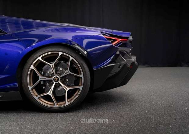 Lamborghini Revuelto