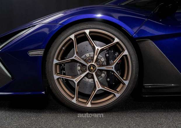 Lamborghini Revuelto