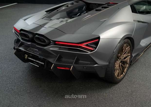 Lamborghini Revuelto